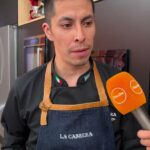Chef invitado de 'Día a Día' muere después de salir del programa Daniel Lugo, el chef conocido por su talento culinario y su contribución al restaurante 'La Cabrera', en Bogotá, perdió trágicamente la vida después de su participación en el programa 'Día a Día', al sufrir un accidente de transito.