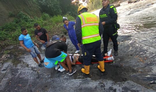 Ciudadano se recupera tras caer accidentalmente de un puente en Villeta, Cundinamarca