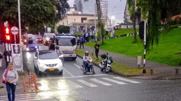 Conductor de camioneta causa caos en Manizales al circular en contravía