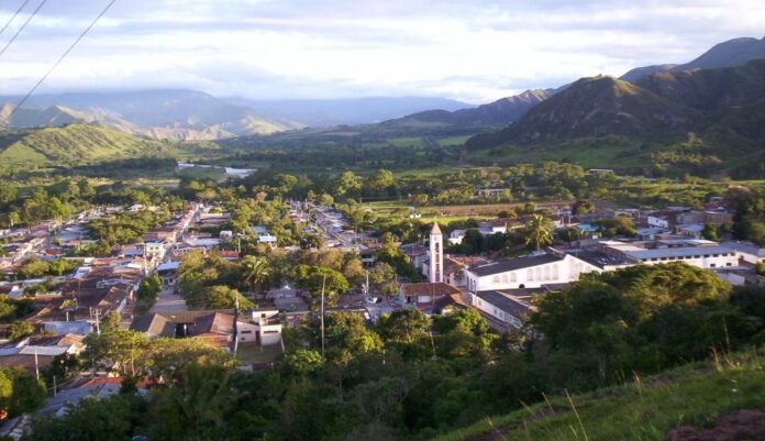 Convocan a población migrante en Suaza para censo municipal