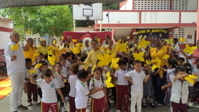 La comunidad educativa del colegio Gabriel García Márquez de Maicao, se contagió del ambiente literario para recordar en su natalicio al premio nobel de literatura.