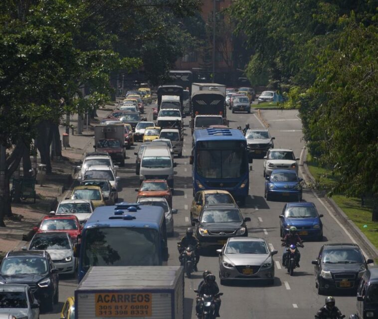 Estudio revela impacto negativo de trancones en la salud de conductores bogotanos