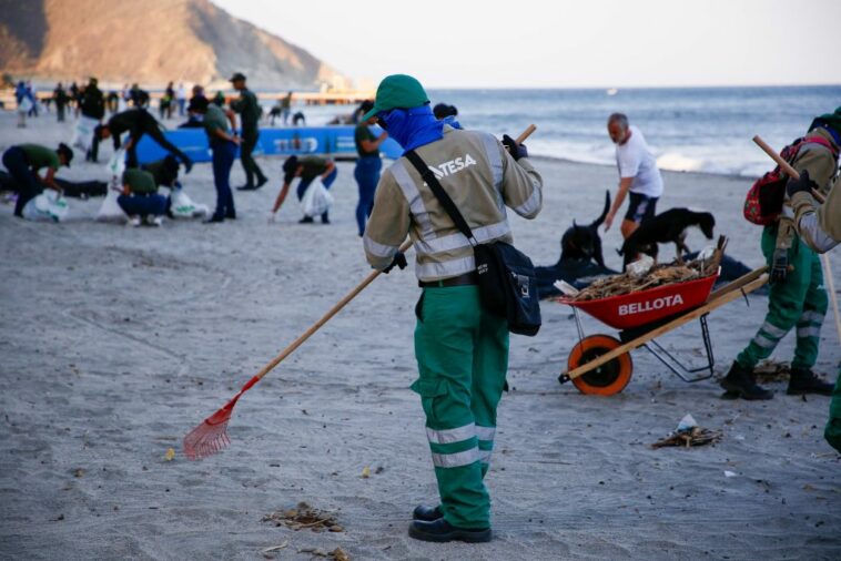 Exitosa jornada de limpieza en playa Los Cocos 