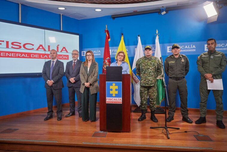 Se ve a la fiscal encargada Martha Mancera en rueda de prensa junto a los efectivos de la Policía y el Ejército, así como la directora de Seguridad Territorial de la Fiscalía General de la Nación.