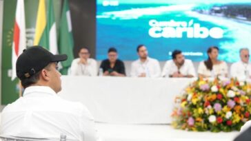 El gobernador de La Guajira, Jairo Aguilar Deluque, participando en la Cumbre Energética del Caribe.