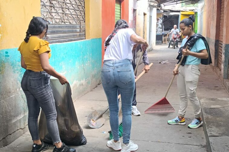 Jornada de aseo en el Mercadito del Sur