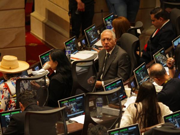 Guillermo Alfonso Jaramillo, ministro de Salud, en el debate de moción de censura