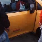 Nuevo sicariato en Bogotá: taxista fue asesinado en Usme Hace pocos minutos se presentó un nuevo ataque sicarial que dejó a un taxista muerto en el barrio Monteblanco de la localidad de Usme.