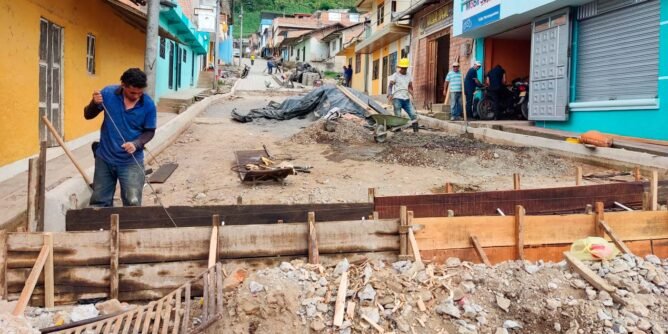 Se reinician obras de adoquinamiento y placa huella en Sandoná