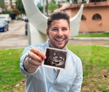 ¿Melfi será papá? Posó muy sonriente para presumir la imagen de una ecografía