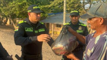 ACCIÓN SOLIDARIA | Policías y comerciantes mitigan el hambre a familias pobres de Magangué, Bolívar