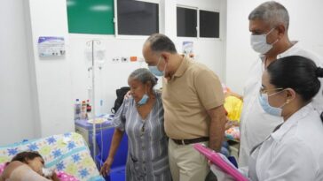 Alcalde Pinedo visitó a los heridos del accidente de buseta en El Ziruma