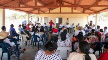 Barrancas realizó mesa de trabajo con líderes del resguardo indígena de Trupio Gacho