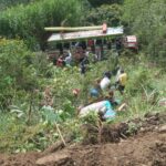 Bus escalera rodó por un abismo en zona rural de Aipe, Huila