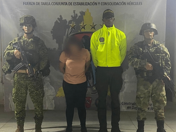 La captura de la mujer, alias “Peluca” que operaba en el triángulo de Telembí, se produjo en medio de una operación en el municipio de Barbacoas, Nariño.