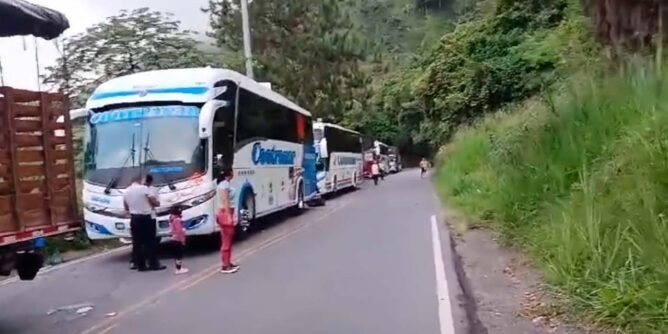 Continúa el bloqueo de la vía Panamericana en Rosas, Cauca. Se espera delegación del Gobierno Nacional