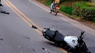 Dos heridos en choque entre moto y vehículo