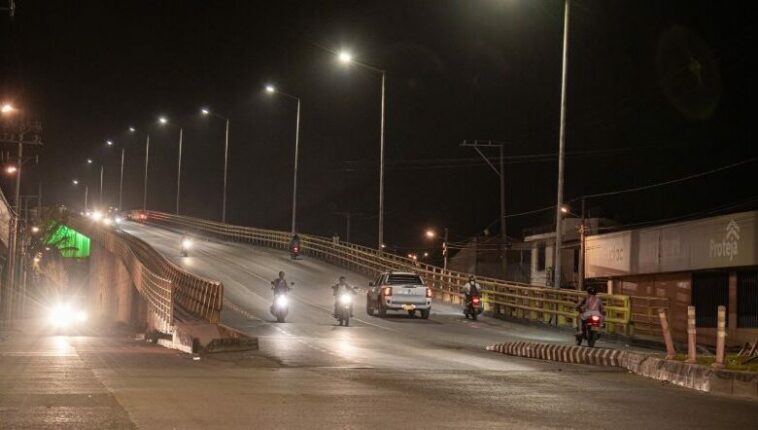 Elec modernizó luminarias del puente Segundo Centenario en Montería