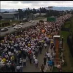 Ruidosas pero tranquilas protestas contra el presidente Gustavo Petro en todo el país
