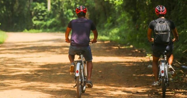 Se busca la formalidad para jóvenes que prestan sus servicios como guías turísticos en sus bicicletas