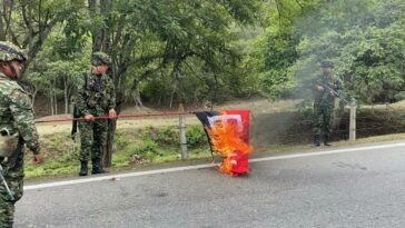 Soldados de la Brigada 30 desmantelan banderas del ELN en operativo en el Catatumbo