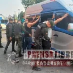 Tres personas que portaban armas de fuego y pretendían viajar en buses de servicio público fueron detenidas