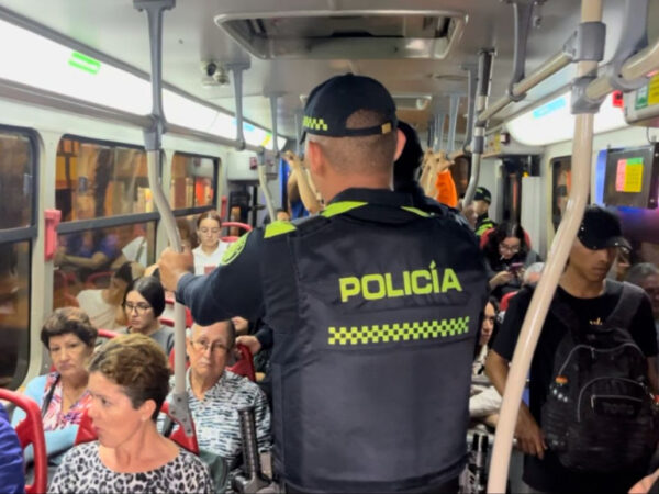 Autoridades verifican seguridad en el transporte masivo de Pereira durante la noche