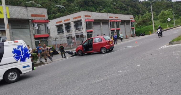 Choque de moto y carro en la Panamericana dejó un lesionado