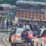 Dos bloqueos afectan la vía Panamericana en el Cauca: estudiantes y comuneros exigen respuestas