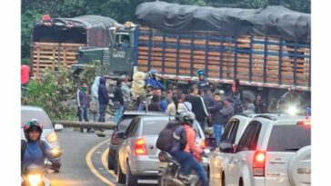 Dos bloqueos afectan la vía Panamericana en el Cauca: estudiantes y comuneros exigen respuestas
