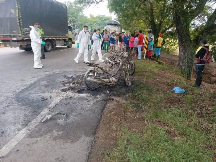 Motociclista murió incinerado en la vía Neiva – El Juncal 8 11 mayo, 2024