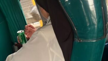 Pillan a monjas tomando cerveza en un bus Por medio de redes sociales se viralizó un video en el que aparecen dos monjas al interior de una flota tomando pola. La escena causó una ola de reacciones.