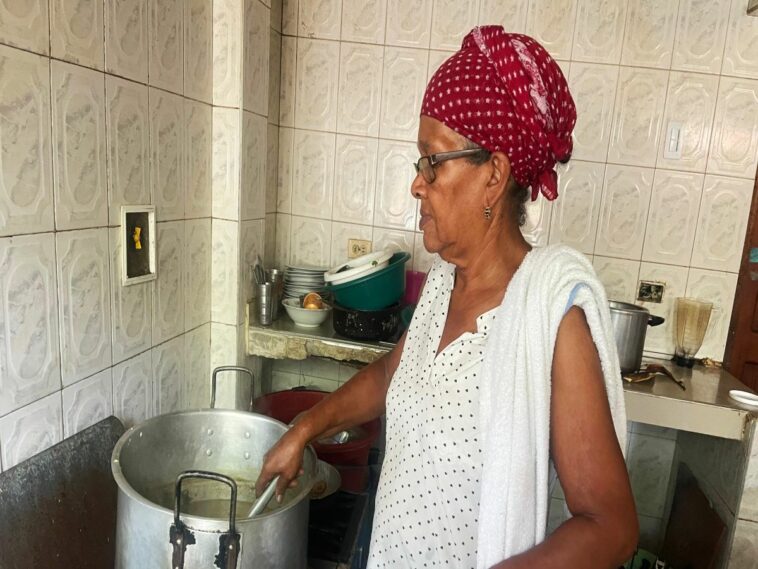 SABOR A HOGAR | Doña Evelyn, la cocinera que teje lazos Inquebrantables con los Policías de Bolívar.