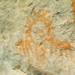 Tierreros vandalizaron pictograma de 1000 años de antigüedad en Soacha ¡Indignante! Tierreros habrían vandalizado con pintura negra un pictograma de 1000 años de antigüedad, conocido como 'Dios Varón', en Soacha. La comunidad reprocha el hecho.