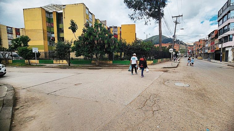 A Óscar lo esperaban para asesinarlo en Soacha La víctima, conocida por la comunidad como 'Motorratón', fue sorprendida por sujetos que lo esperaban en un parqueadero cercano al conjunto San Carlos de Soacha para matarlo a tiros.