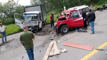 Accidente sobre la autopista Bogotá-La Vega deja tres lesionados