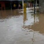 <p style="text-align: center;">En el corregimiento de Guacoche el desvío de un arroyo dejó varias viviendas bajo el agua y las calles intransitables.</p>