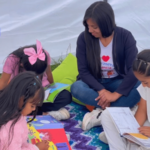 La biblioteca al parque, es un proceso que mantiene viva el habito de la lectura en los niños y niñas del barrio Agualongo.