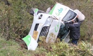 Carro de EPM se accidentó y rodó varios metros en los Llanos de Cuivá