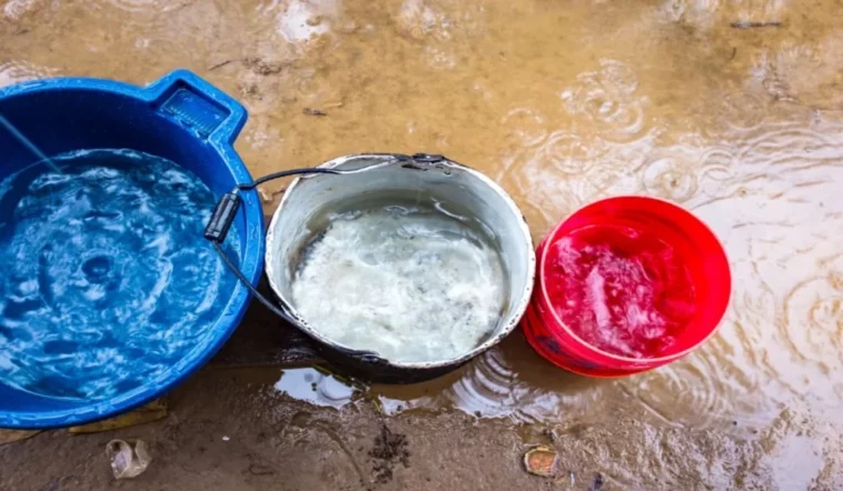 Enjuague-en-un-Recipiente-Secundario-para-Conservar-el-Agua-1024x683