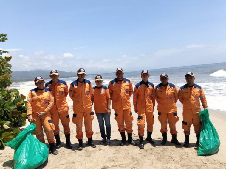 Defensa Civil acompañó jornada del Día de los Océanos con limpieza de playas