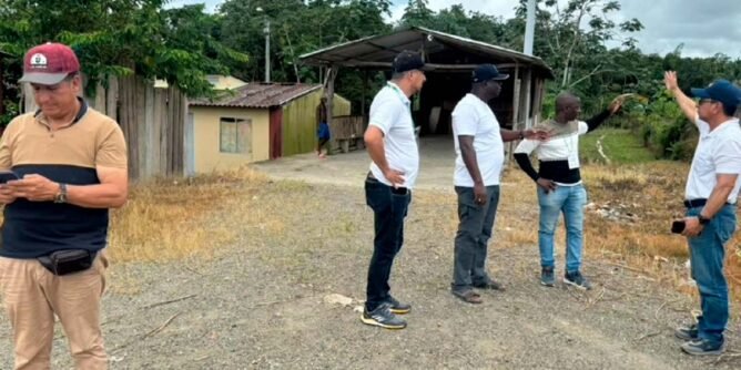 Delegados de Nariño y Cauca inspeccionan vía terciaria entre Santa Bárbara de Iscuandé y Guapi