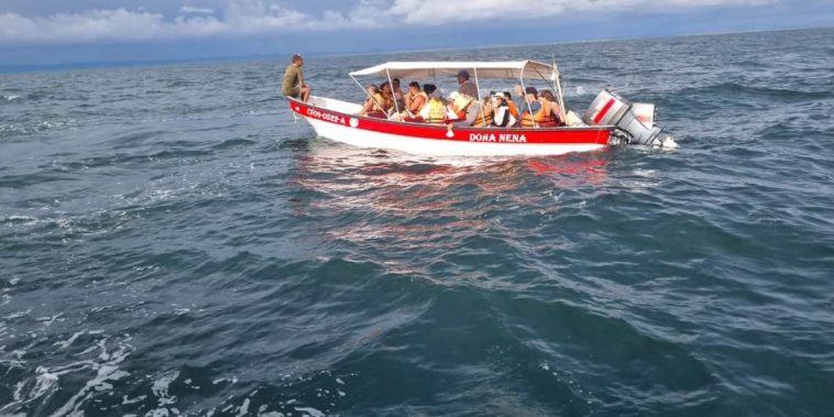 EMERGENCIAS EN AGUAS DEL GOLFO DE MORROSQUILLO | Rescatadas 16 personas a tres millas náuticas de Isla Palma.
