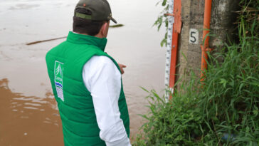 El director de la CARDER realiza monitoreos a los ríos Risaralda y Cauca