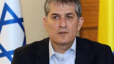 El embajador de Israel sale de Colombia casi dos meses después de ruptura de relaciones