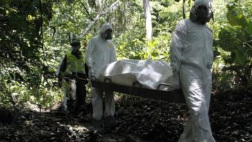Encuentran cuerpo de un hombre calcinado en zona boscosa Las autoridades hallaron un cuerpo de una zona boscosa de Medellín. En este momento investigan si el crimen estaría relacionado con una presunta retaliación entre estructuras delincuenciales.