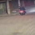 Hombre fue herido con arma de fuego en medio de un hurto en Fontibón Un joven que transitaba con su madre por el barrio El Rubí (Fontibón) fue atacado por varios delincuentes, quienes además de hurtarle sus pertenencias, le dispararon en la cara.