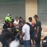 Madre lloró desconsoladamente por su hijo que fue liberado por la policía en Yumbo