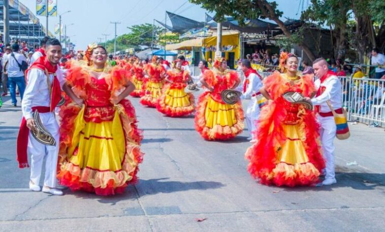 Montería sigue celebrando: hoy desfile de comparsas y concierto con Koffe El Kafetero