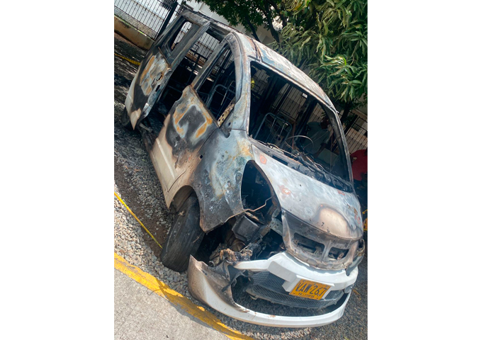 Se incendió vehículo en parqueadero del hospital